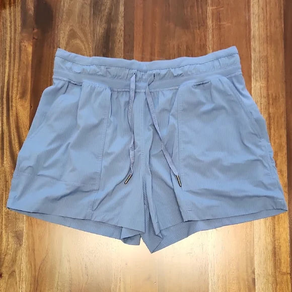 Lululemon Dance Studio High Rise Short 3.5" Oasis Blue Sz 8 - Picture 1 of 7